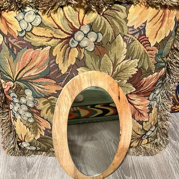 NWT Accent Mirror. Oval 7.5 x 12 - Picture 1 of 4